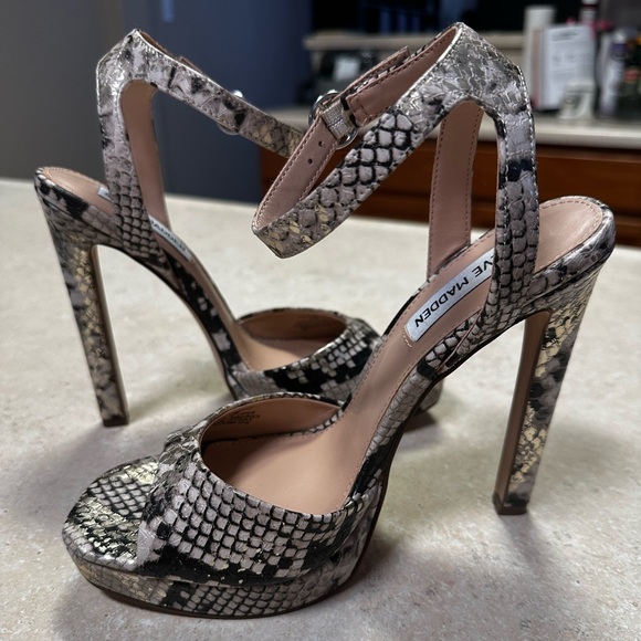 New STEVE MADDEN Luv Metallic Snake Ankle Strap Platform Stiletto Sandals 7.5 - Picture 3 of 6